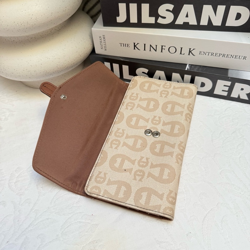 Etienne Aigner Cream and Brown Wallet Timeless Sophistication - Picture 6 of 7